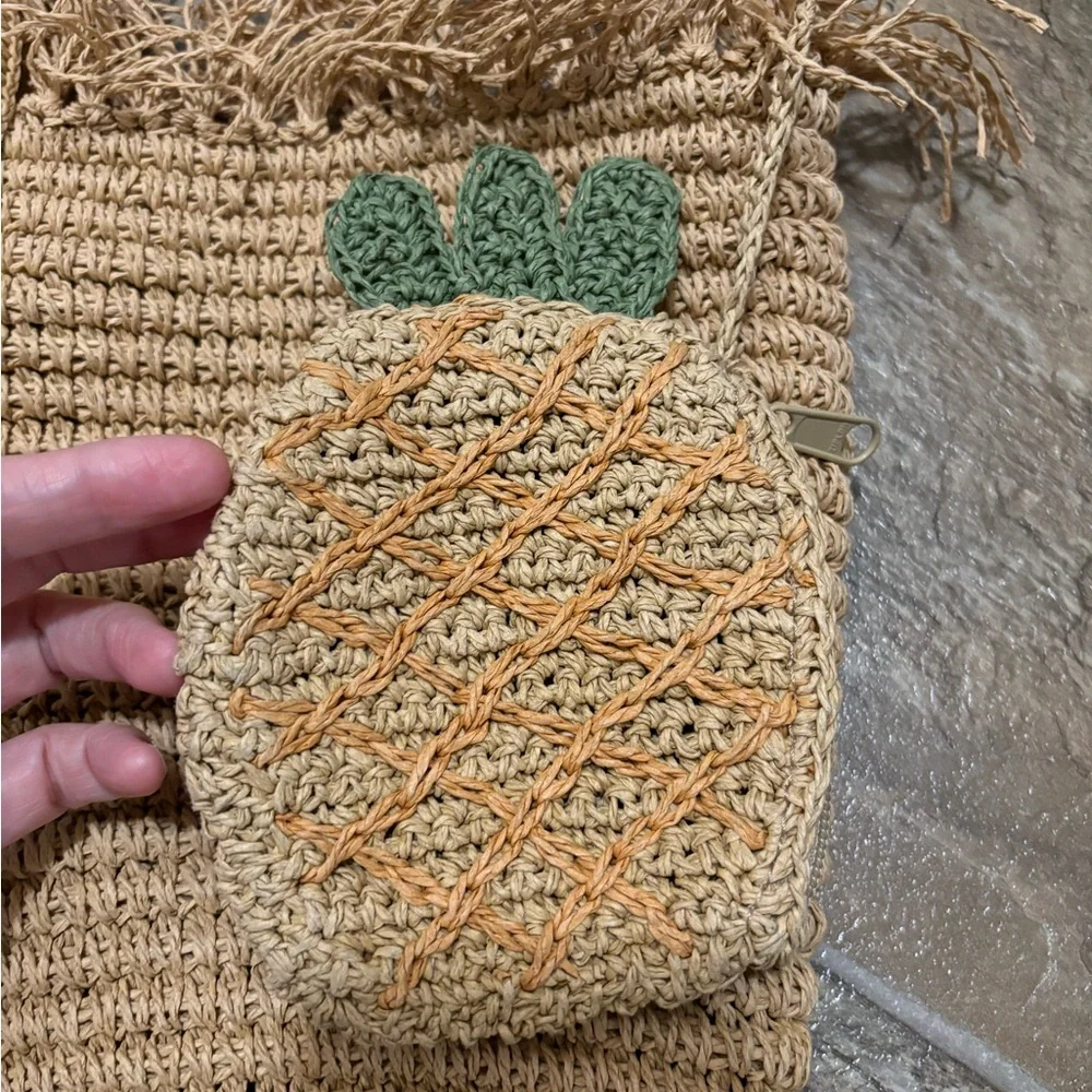 Liz Claiborne Tan and Green Tote Bag with Woven Design - Picture 2 of 3